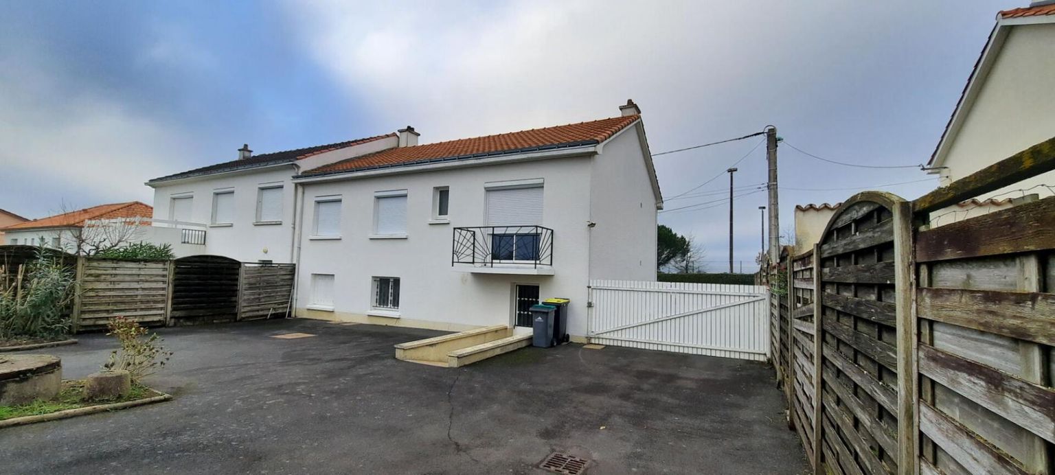 GORGES Terrain constructible plus maison Gorges 5 P . 4 Chs . 93.67  M² . T 709 M² . Sous sol et garage 2