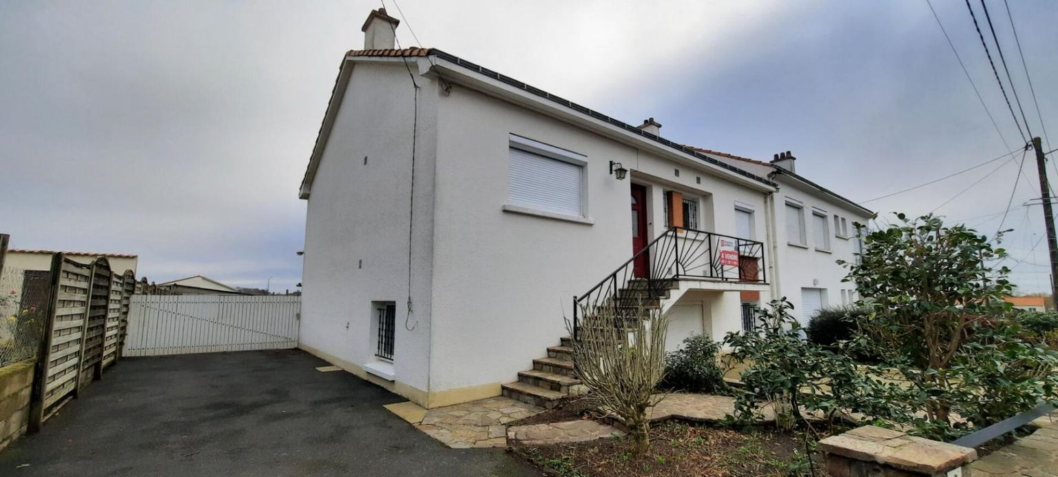 GORGES Terrain constructible plus maison Gorges 5 P . 4 Chs . 93.67  M² . T 709 M² . Sous sol et garage 3