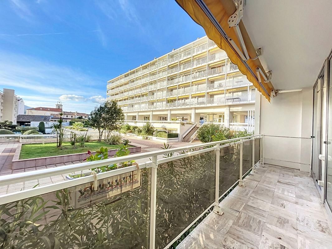 SAINTE-MAXIME Appartement Sainte Maxime 3 pièce(s) 85.55 m2 + terrasse 38m2 + Garage + Cave 2