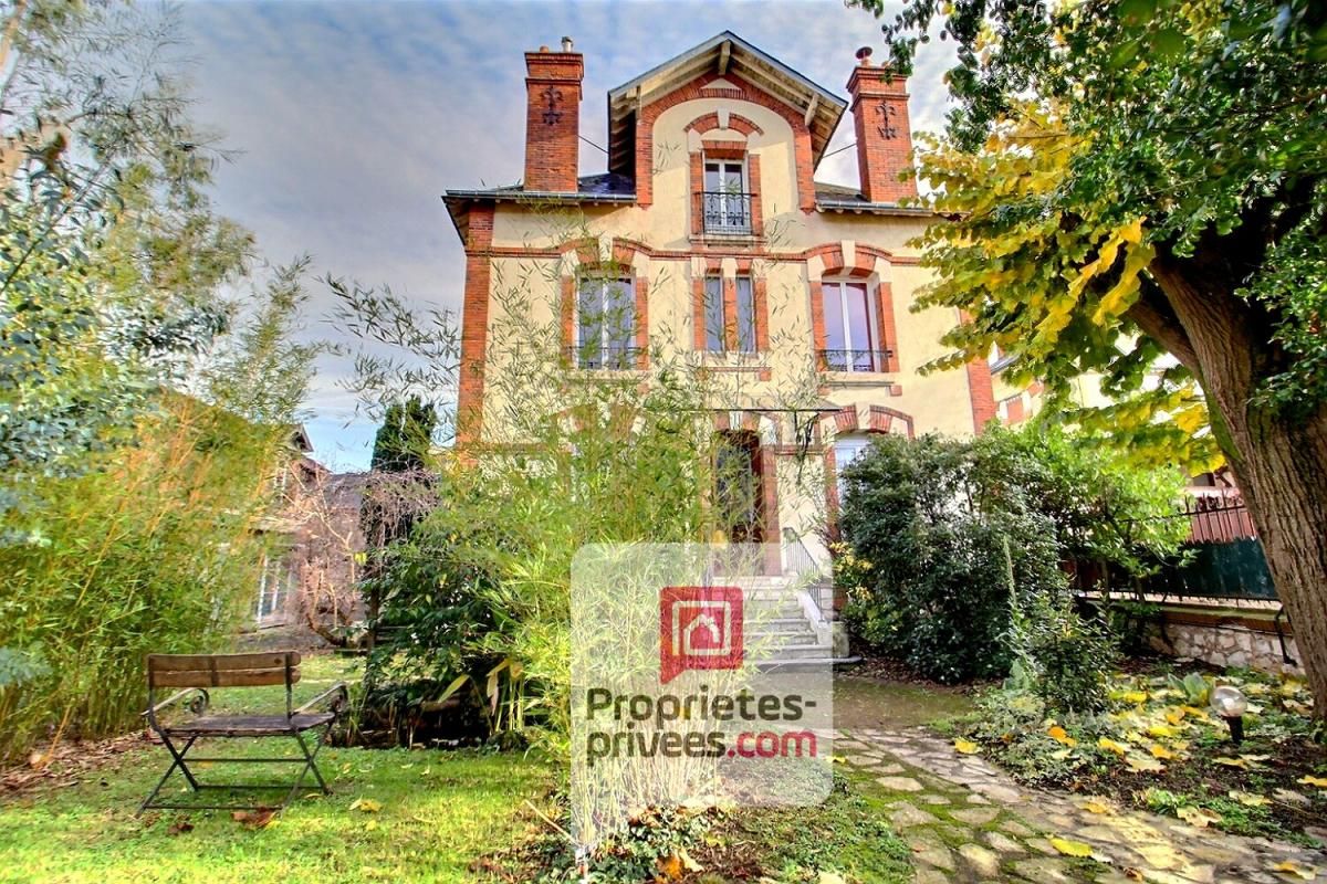 MONTARGIS ELEGANTE MAISON BOURGEOISE de180 m2, à deux pas du centre ville et gare de MONTARGIS à pied, Gare PARIS Bercy Direct en 1h 1