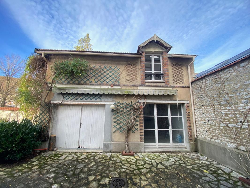 MONTARGIS ELEGANTE MAISON BOURGEOISE de180 m2, à deux pas du centre ville et gare de MONTARGIS à pied, Gare PARIS Bercy Direct en 1h 3