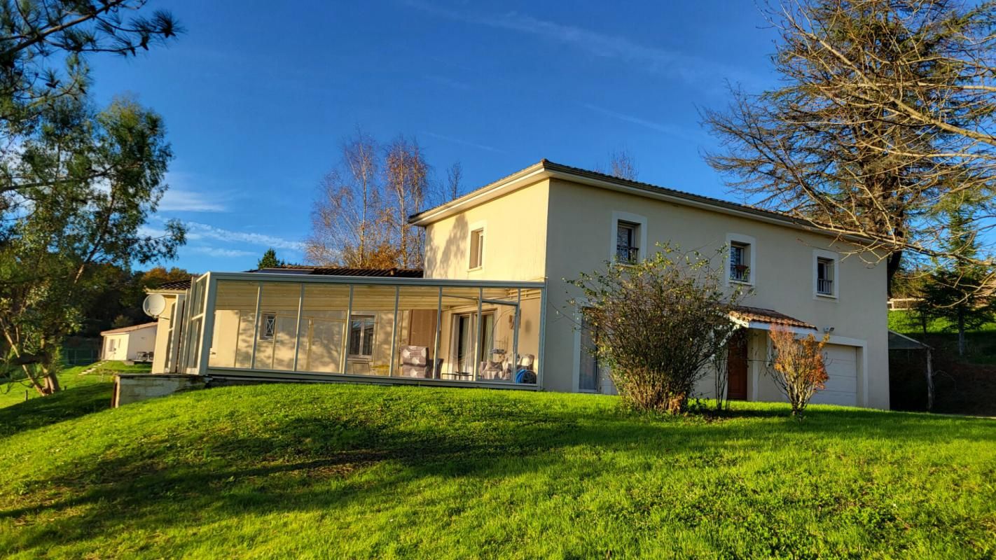 VILLAMBLARD Maison de 2005 hameau proche de Villamblard 7 pièces 200 m2 et 3000m² terrain 2