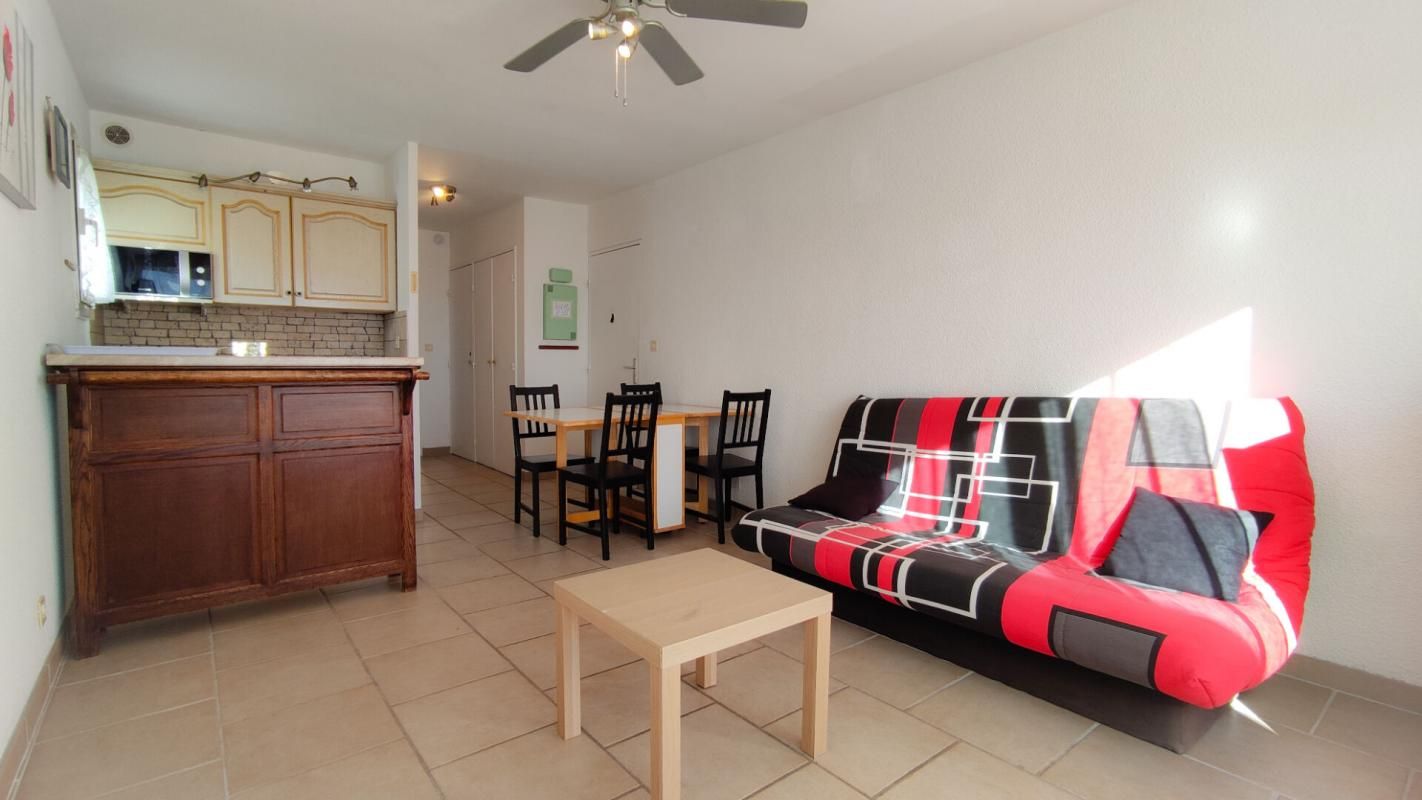 LE LAVANDOU LE LAVANDOU Appartement 2 pièces 31 m2+terrasse vue mer+parking sécurisé à louer meublé à l'année 4