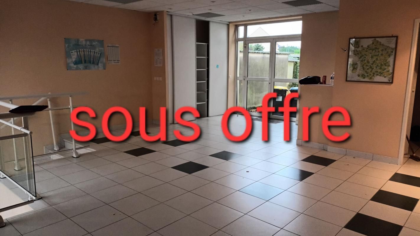 Immeuble de bureaux , 1 accueil, 3 bureaux
