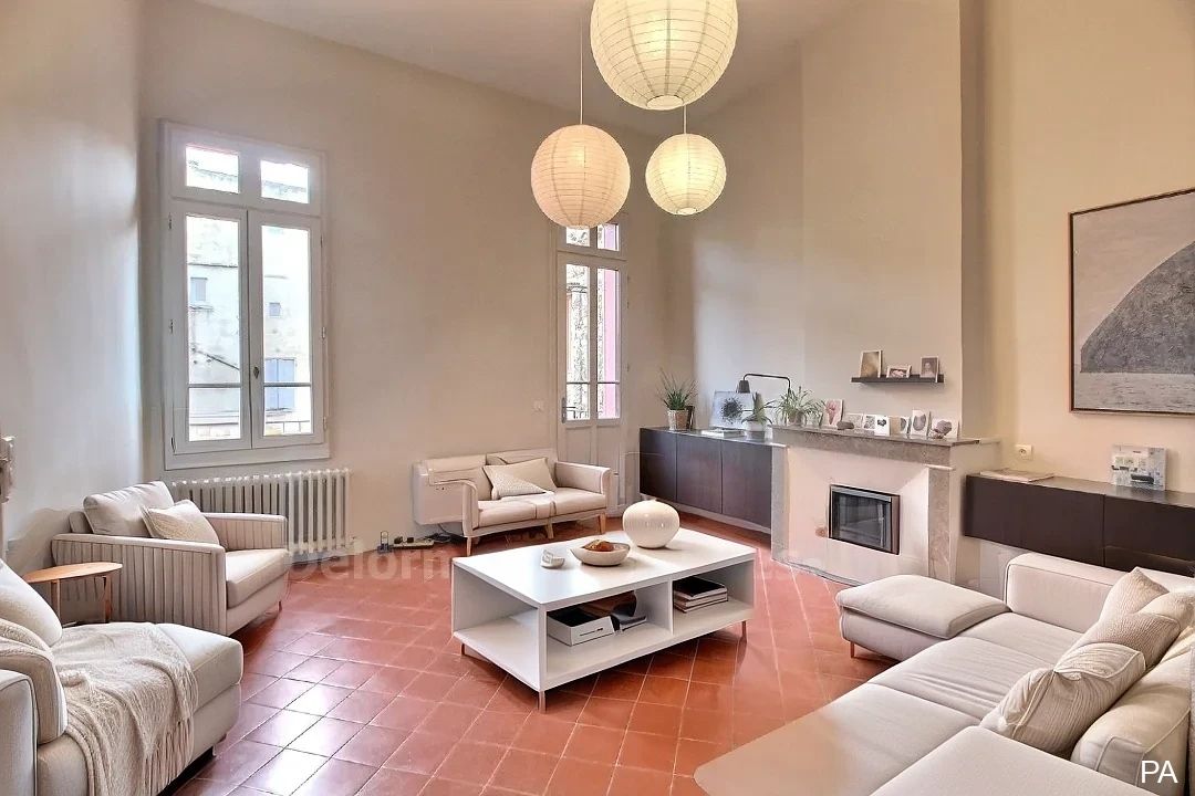 UZES :Appartement restauré dans le coeur historique d'Uzès  2 chambres , balcon , 77.50 m2