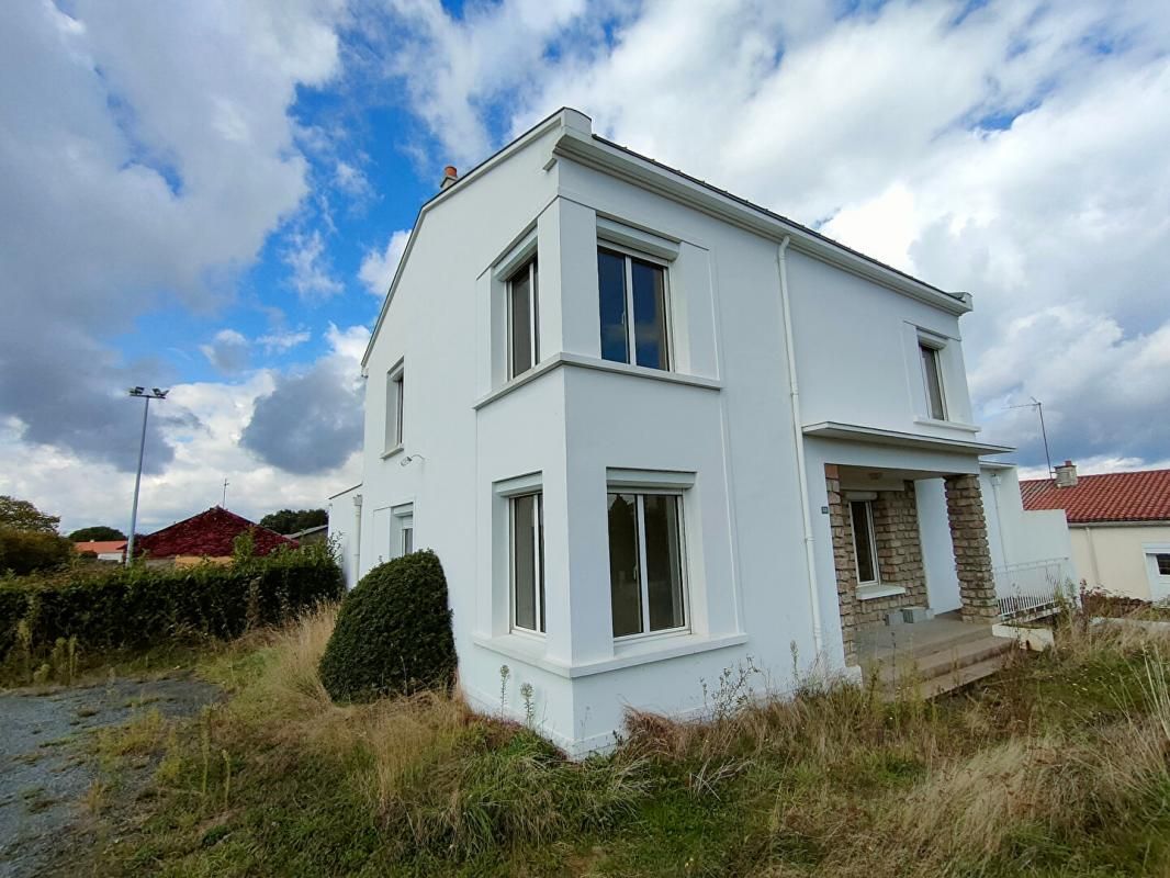 LA VERRIE Maison La Verrie 10 pièces 208 m2 + terrain 1000 m2 3