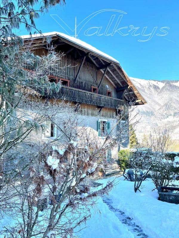 LA RIVIERE-ENVERSE Demeure de luxe pied des pistes La Riviere Enverse 8 pièce(s) 6CH 300 m2 3