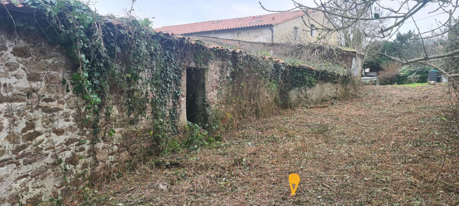 GORGES Corps de ferme Gorges 80 M² sur terrain de 3008 M² 2