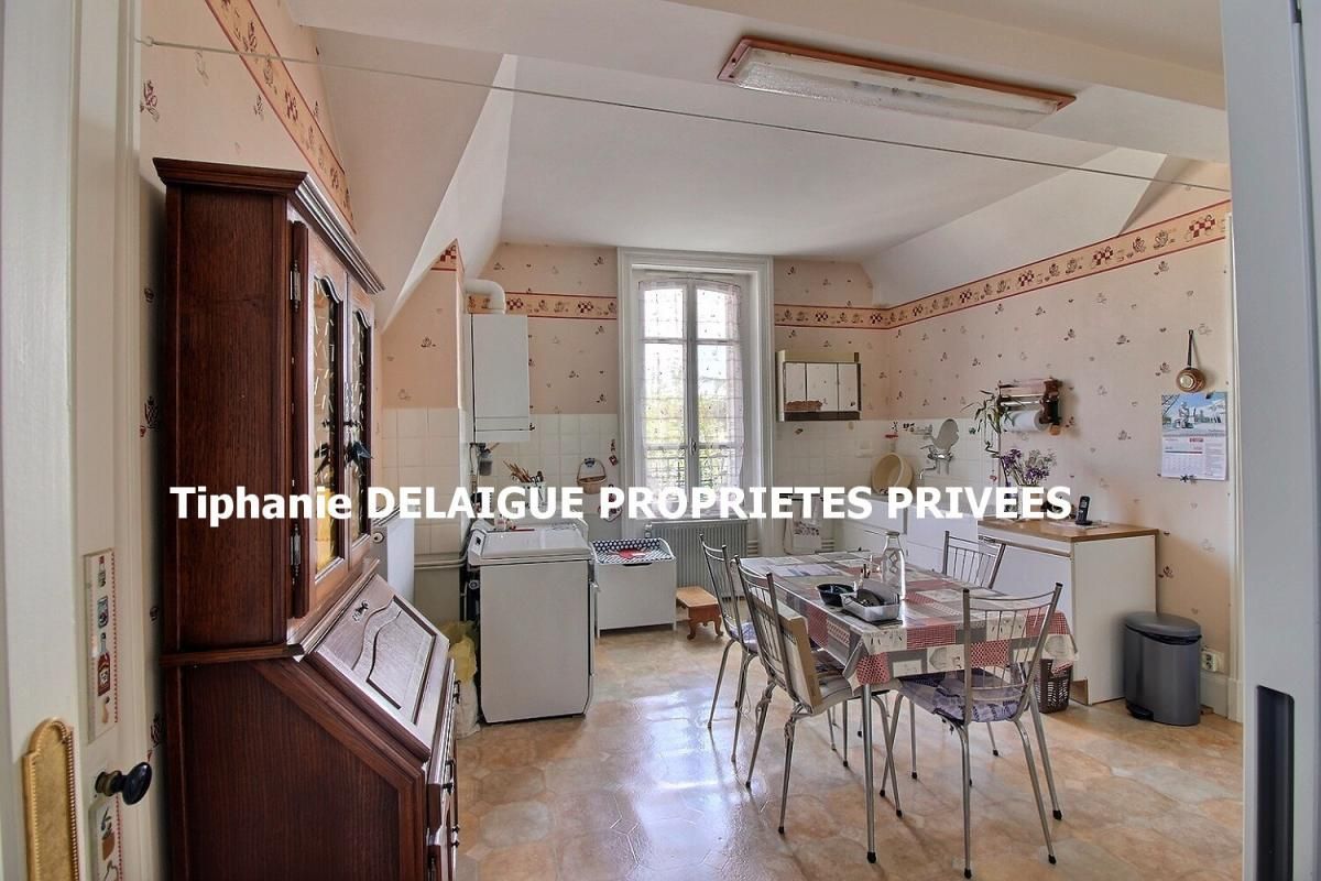 SAINT-ETIENNE Saint Etienne 42100 secteur bas du Cours-Fauriel Appartement T2 au 4ème dernier étage sans ascenseur 70m² habitables 1 chambre GARAGE 2 GRENIERS 2 CAVES 3