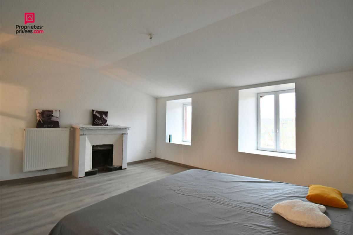 BOURG-DE-THIZY Charmante maison rénovée de 98 m² , Thizy-Les-Bourgs 3