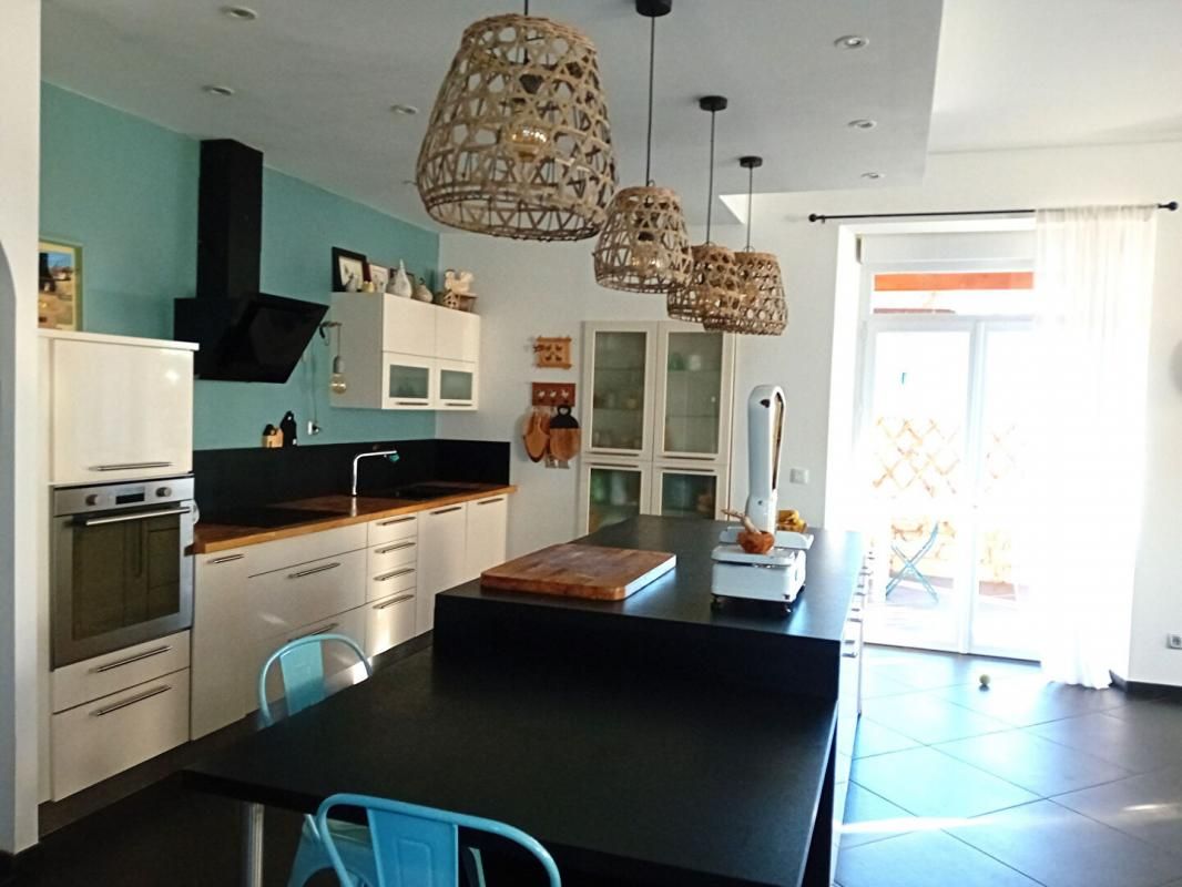 LIMOGNE-EN-QUERCY Demeure de prestige plus de 260m² 11 pièces piscine terrain 4000m² 4