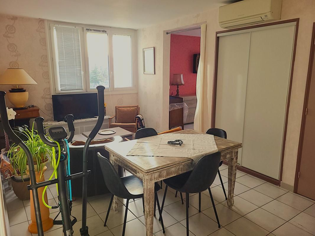 BAGNOLS-SUR-CEZE Appartement Bagnols Sur Ceze 4 pièce(s) 64 m2 2