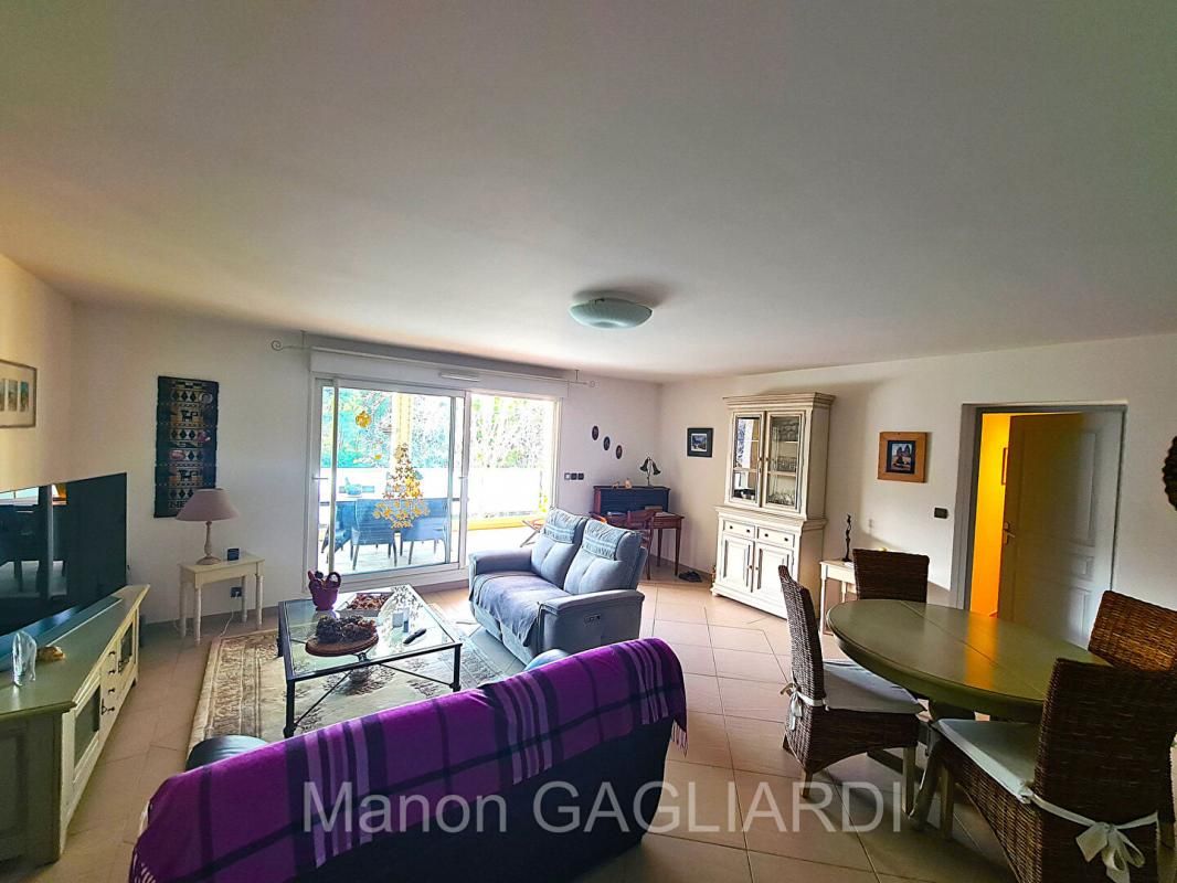 SIX-FOURS-LES-PLAGES LA COUDOULIERE- Appartement T5 114m² proche port et plage à pied 4