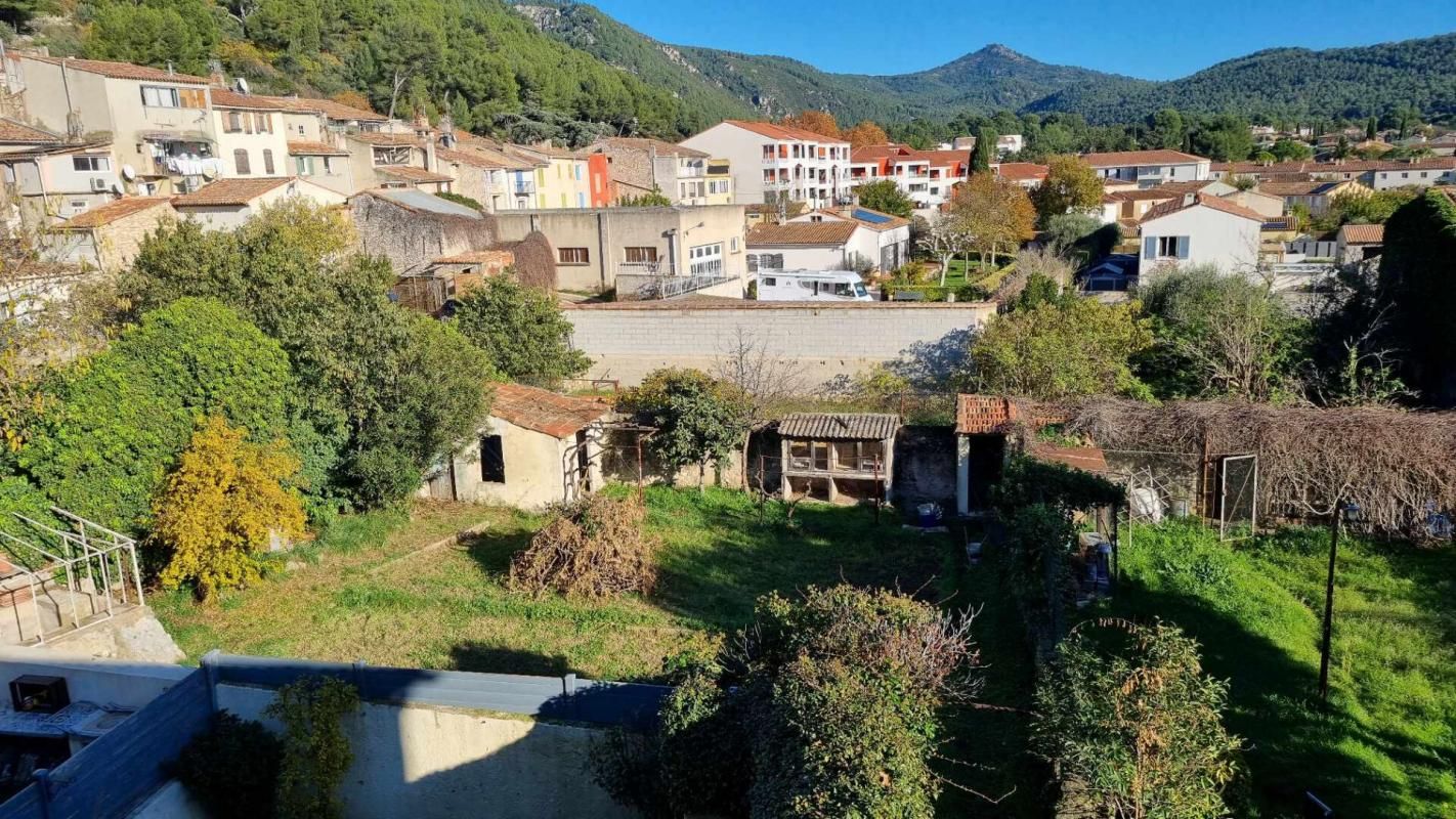 LOCATION A L'ANNEE Maison en duplex 4 /5 pièces avec jardin