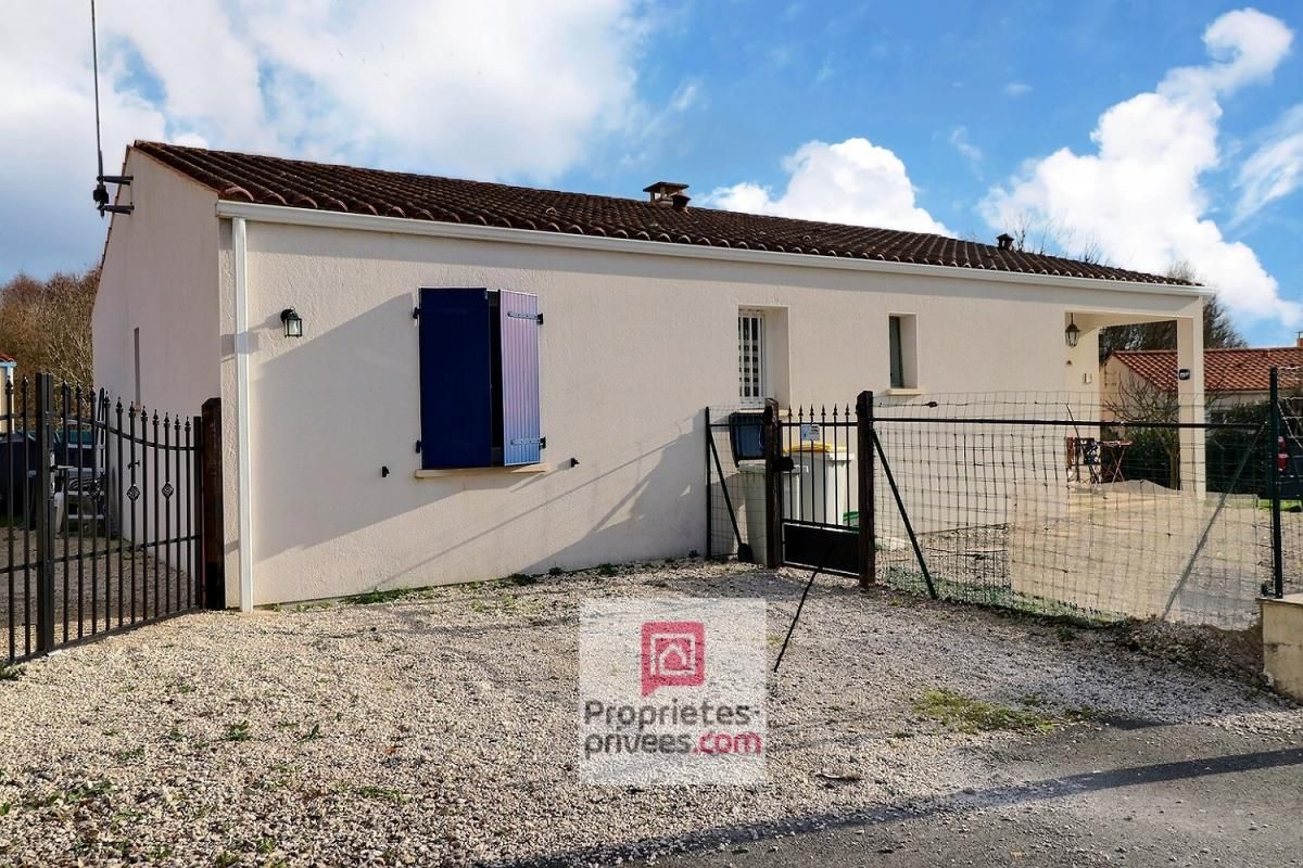 TONNAY-CHARENTE Lumineuse Maison de plain-pied de 2010 - Norme RT 2012- 88 m2 habitables - 3 chambres - grand cellier -cabanon de jardin - piscine hors sol 2