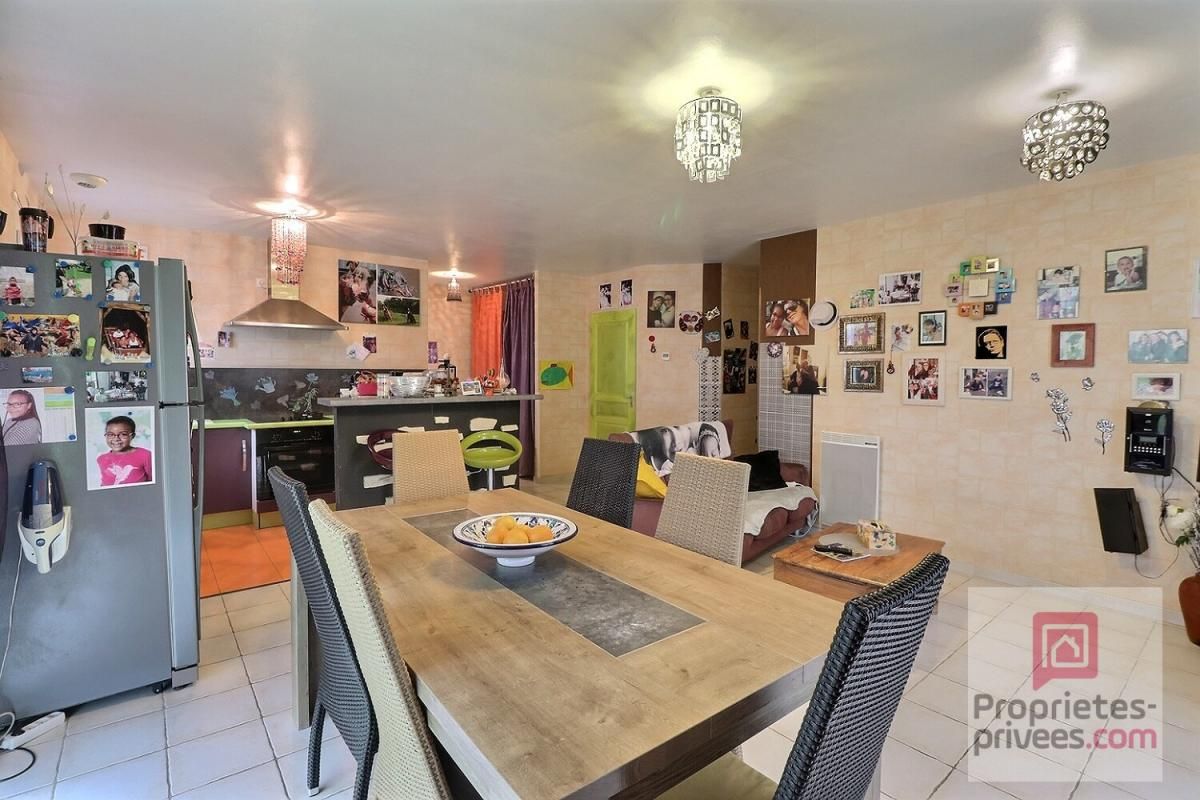 TONNAY-CHARENTE Lumineuse Maison de plain-pied de 2010 - Norme RT 2012- 88 m2 habitables - 3 chambres - grand cellier -cabanon de jardin - piscine hors sol 4