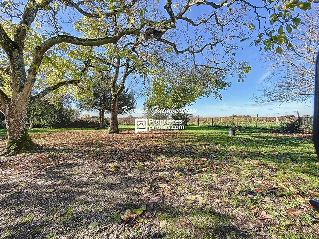FRONSAC Maison en pierre avec jardin 3