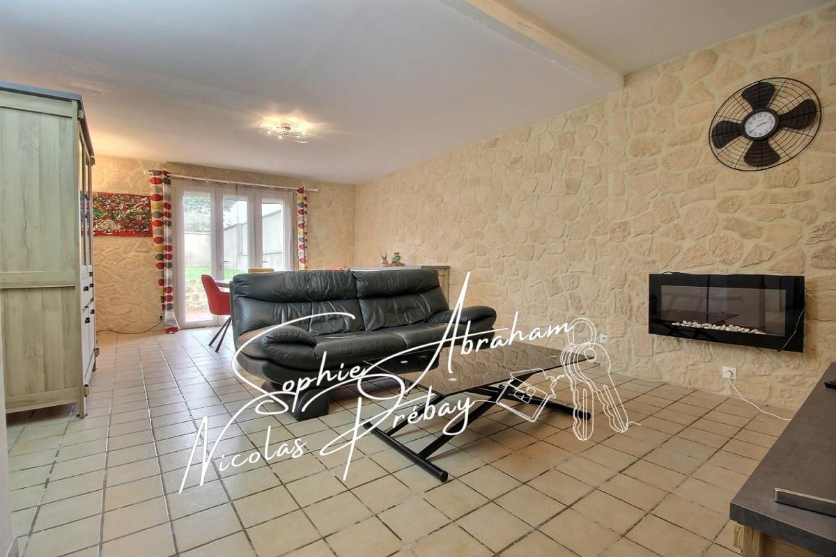 ANGERVILLE Maison en pierres rénovée, 8 pièces, 7 chambres 4