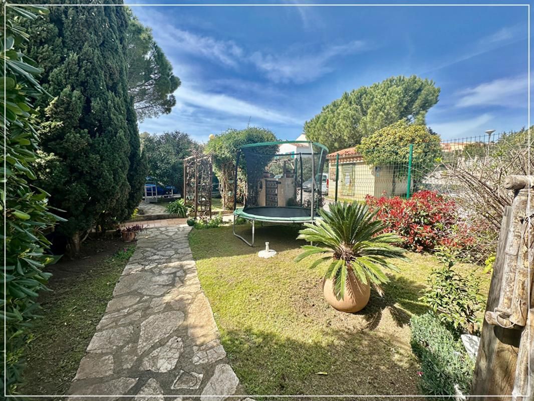 SANARY-SUR-MER Maison Sanary Sur Mer  135 M² - Piscine 2