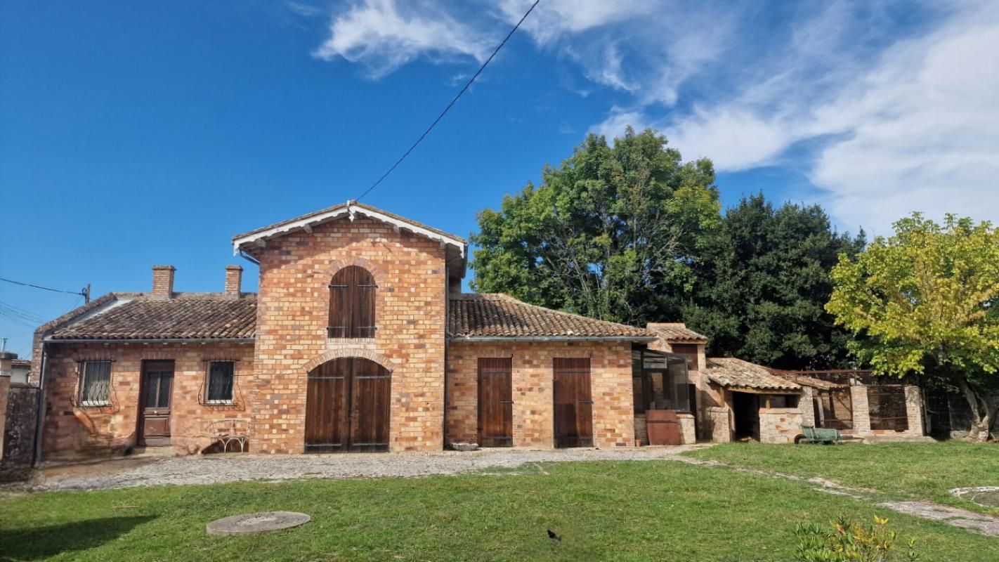 SAINTE-HELENE MÉDOC - Demeure bourgeoise avec dépendances sur 3300m² de terrain 2