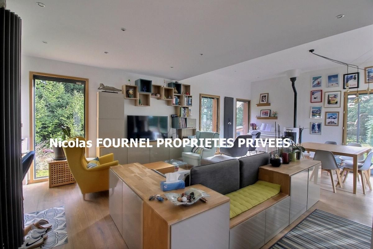 SAINT-GENEST-MALIFAUX En exclusivité Saint Genest Malifaux 42660 maison type chalet exposé Sud entièrement rénové entre 2016 et 2017 plus extension de 2017  150m² habitables 3 chambres sur 1876m² de terrain 2