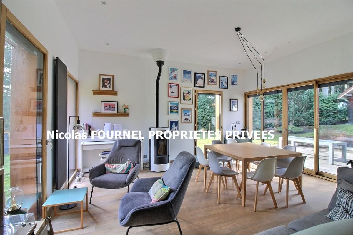 SAINT-GENEST-MALIFAUX En exclusivité Saint Genest Malifaux 42660 maison type chalet exposé Sud entièrement rénové entre 2016 et 2017 plus extension de 2017  150m² habitables 3 chambres sur 1876m² de terrain 3