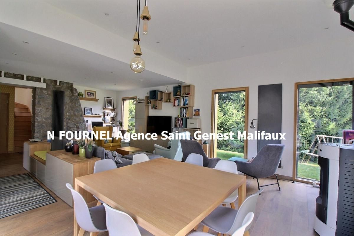 SAINT-GENEST-MALIFAUX En exclusivité Saint Genest Malifaux 42660 maison type chalet exposé Sud entièrement rénové entre 2016 et 2017 plus extension de 2017  150m² habitables 3 chambres sur 1876m² de terrain 4