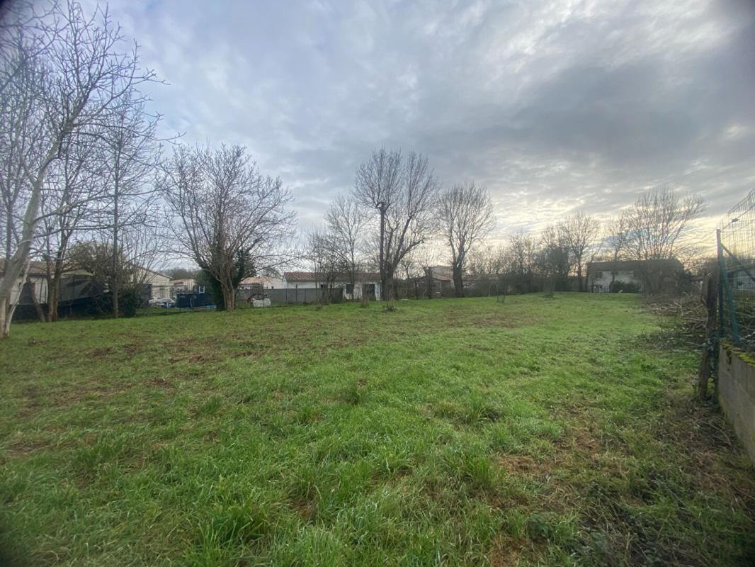 PRAHECQ PRAHECQ Terrain constructible de 1610 m2 4