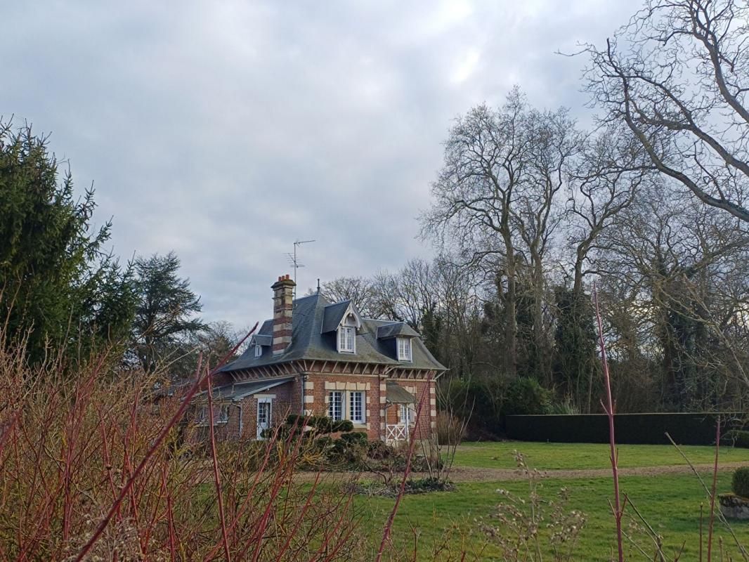 NOYON PROPRIETE avec parc arboré et piscine 2
