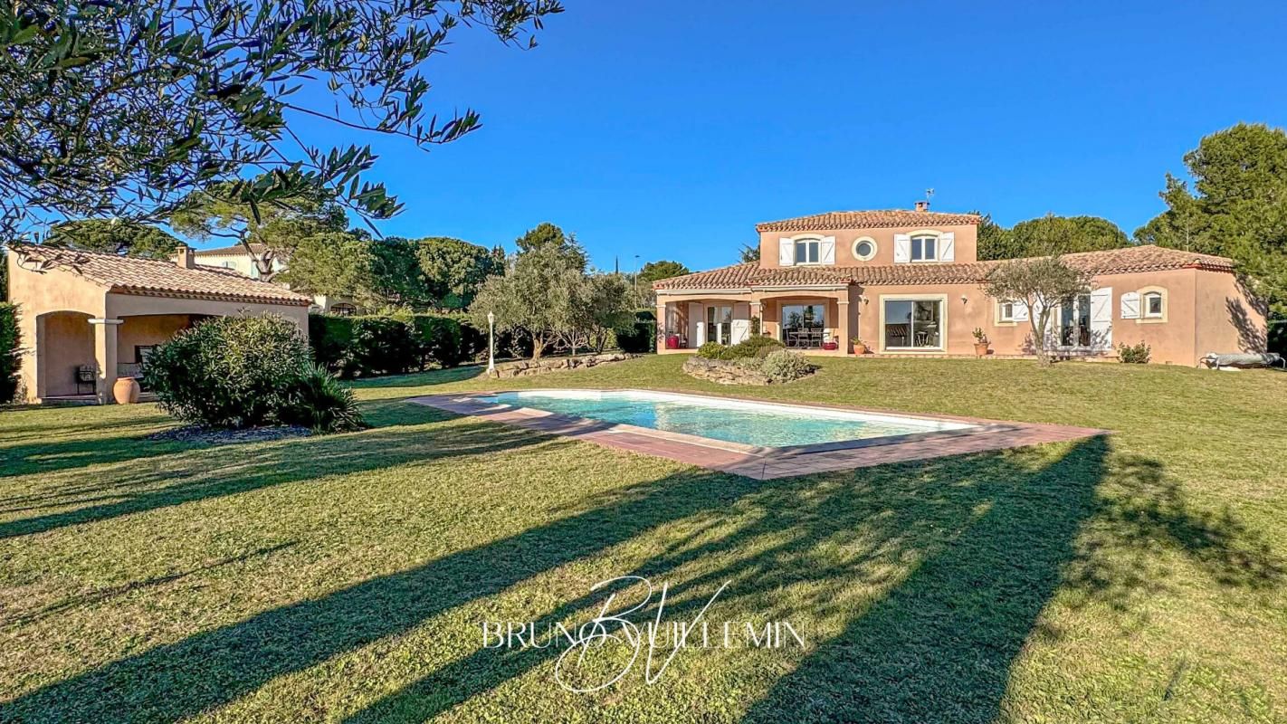 VILLA D'ARCHITECTE - SECTEUR RÉSIDENTIEL