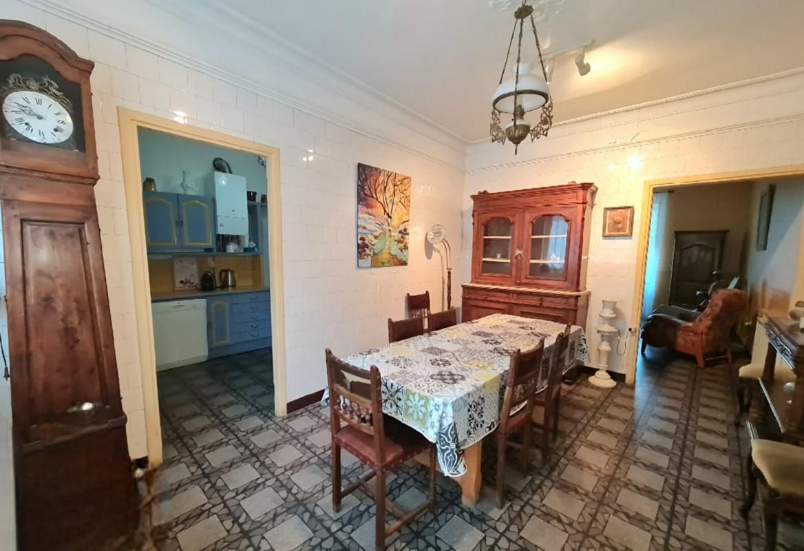 LES SALLES-DU-GARDON Maison de ville familiale sur + de 1000M² de terrain 4