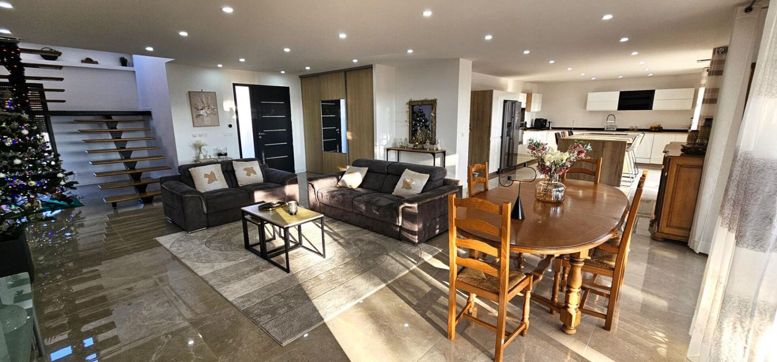 MONTELIMAR Maison de 150 m²  avec piscine 2