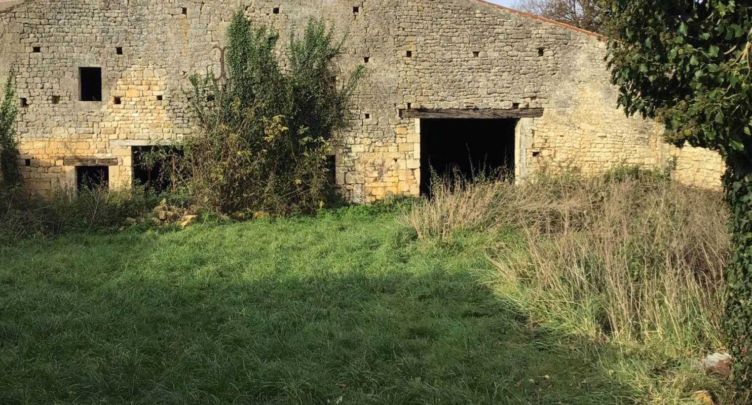 FLEAC SUR SEUGNE - IMMEUBLE A RENOVER