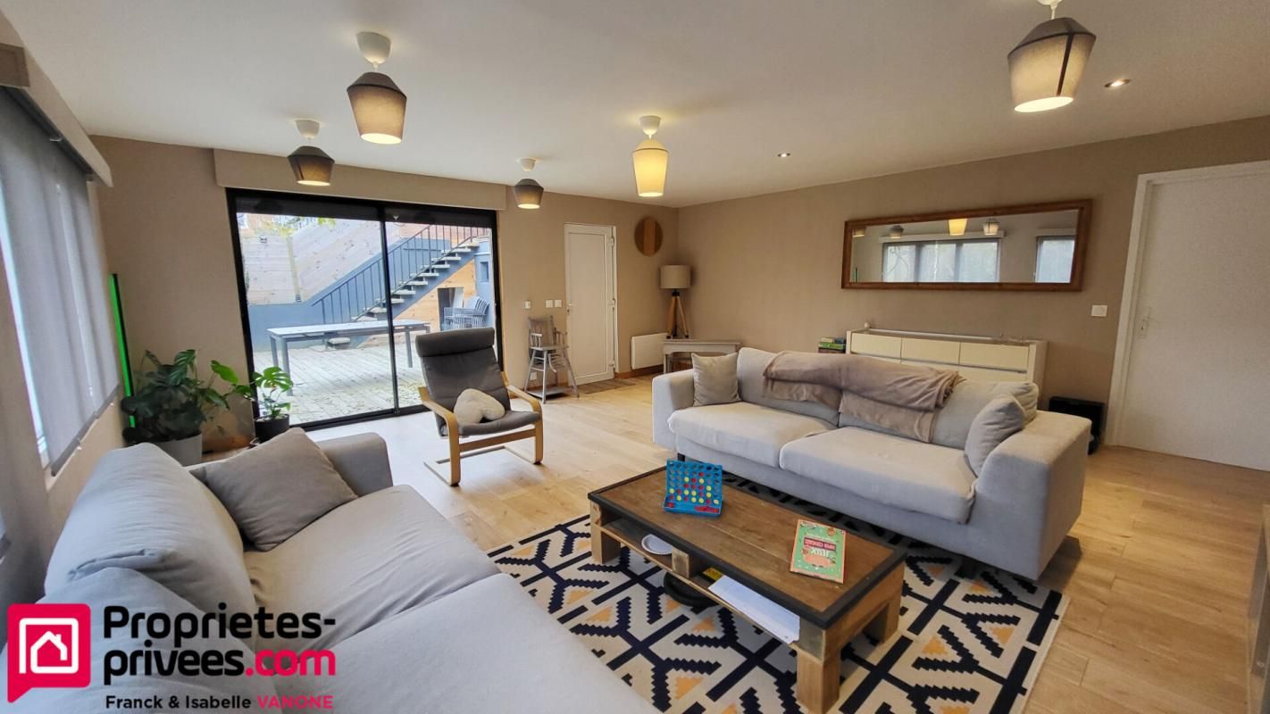 Semi Individuelle - 5 chambres - 2 garages - jardin -187 m²