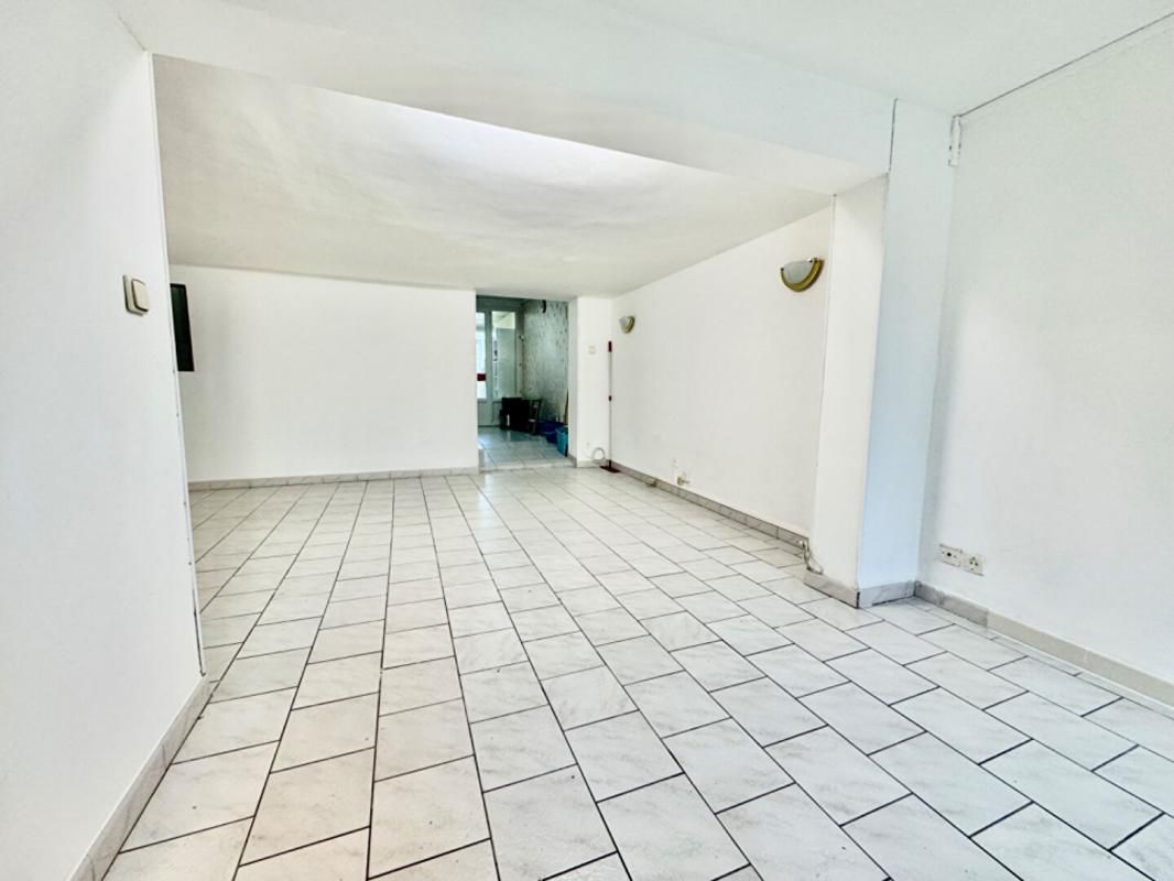 LONGUEAU Maison à LONGUEAU  105m2, ( 3 chambres avec possibilité  d'une  4eme) , jardin , cabanon  20m2 2