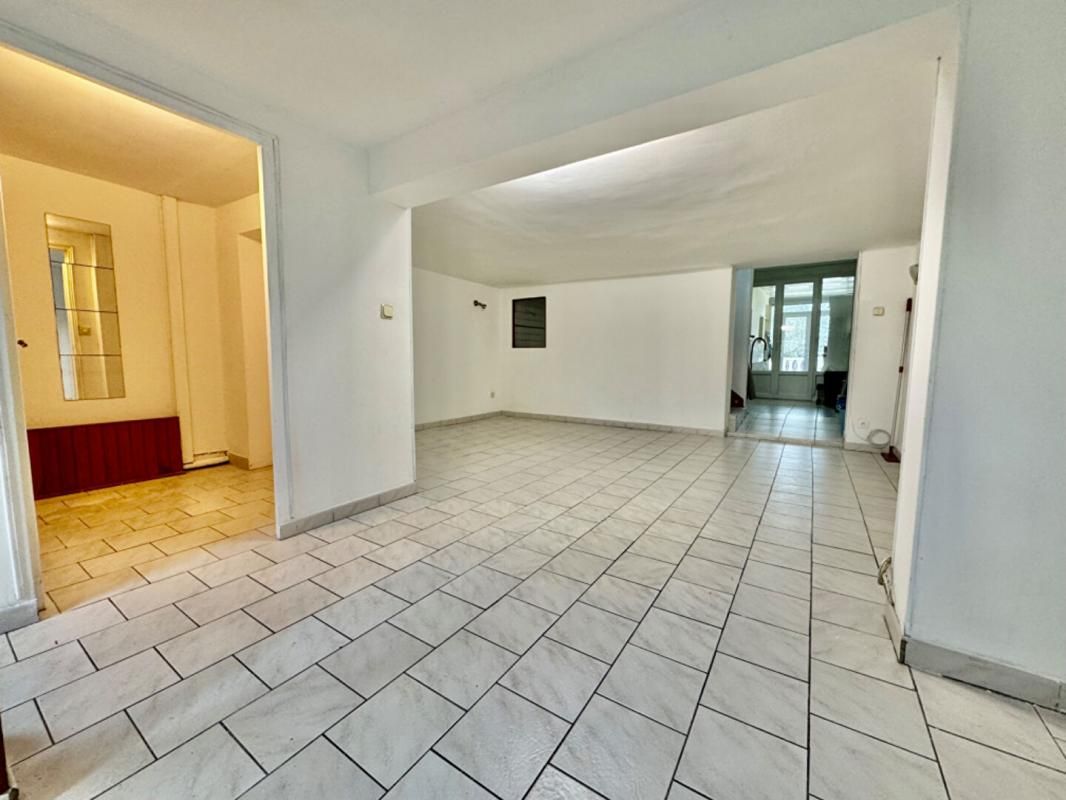 LONGUEAU Maison à LONGUEAU  105m2, ( 3 chambres avec possibilité  d'une  4eme) , jardin , cabanon  20m2 4
