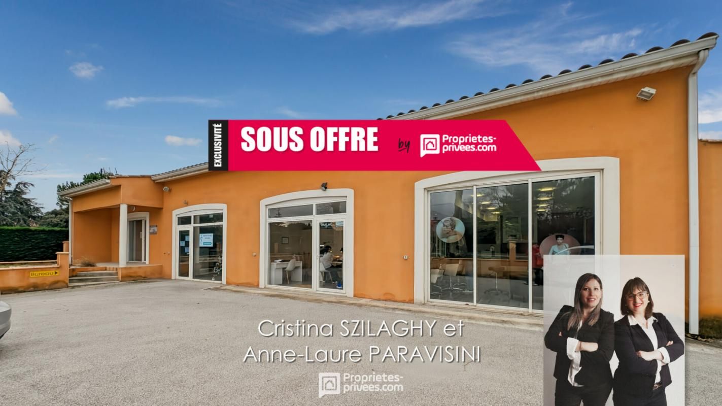4 locaux professionnels avec parking