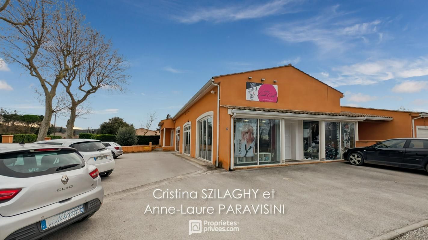 VILLENEUVE-LA-COMPTAL 4 locaux professionnels avec parking 3