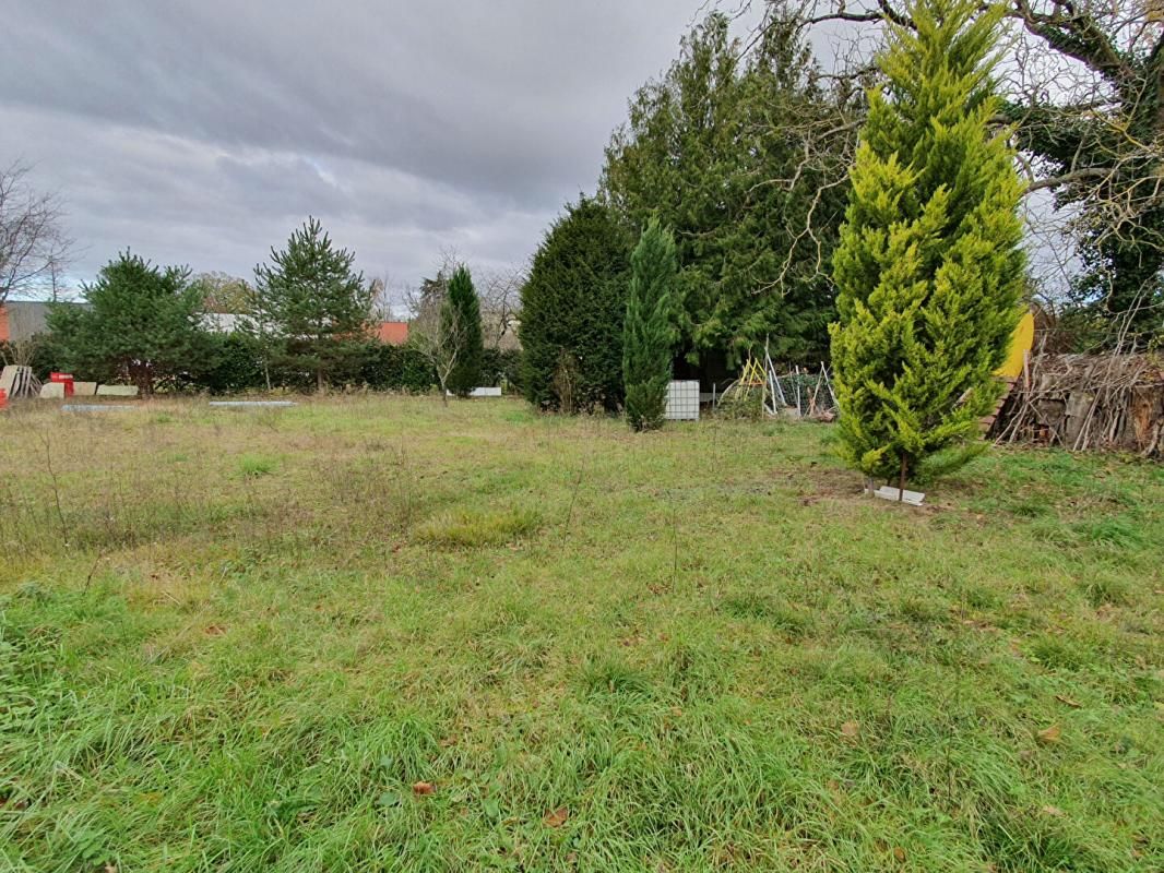 CHATEAUROUX Beau terrain à bâtir 2560 m2 quartier hippodrome 2