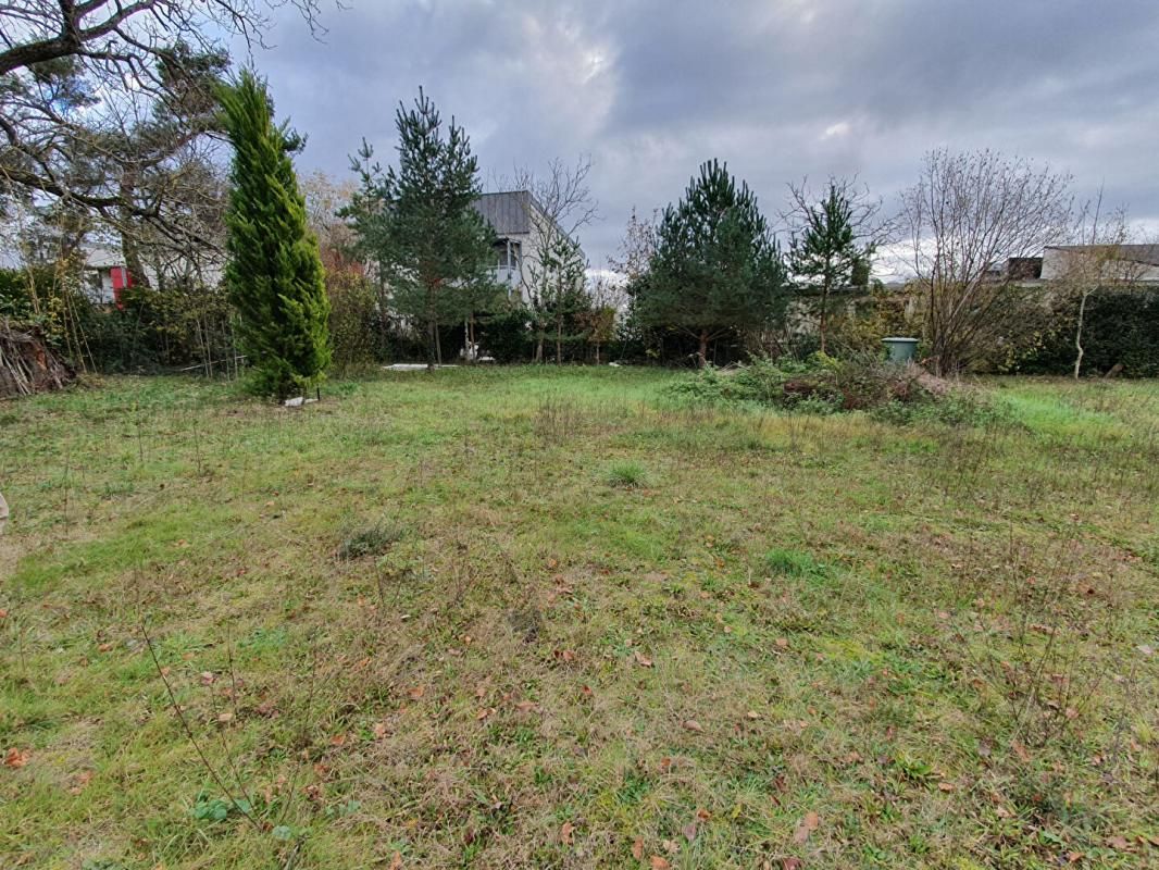 CHATEAUROUX Beau terrain à bâtir 2560 m2 quartier hippodrome 3