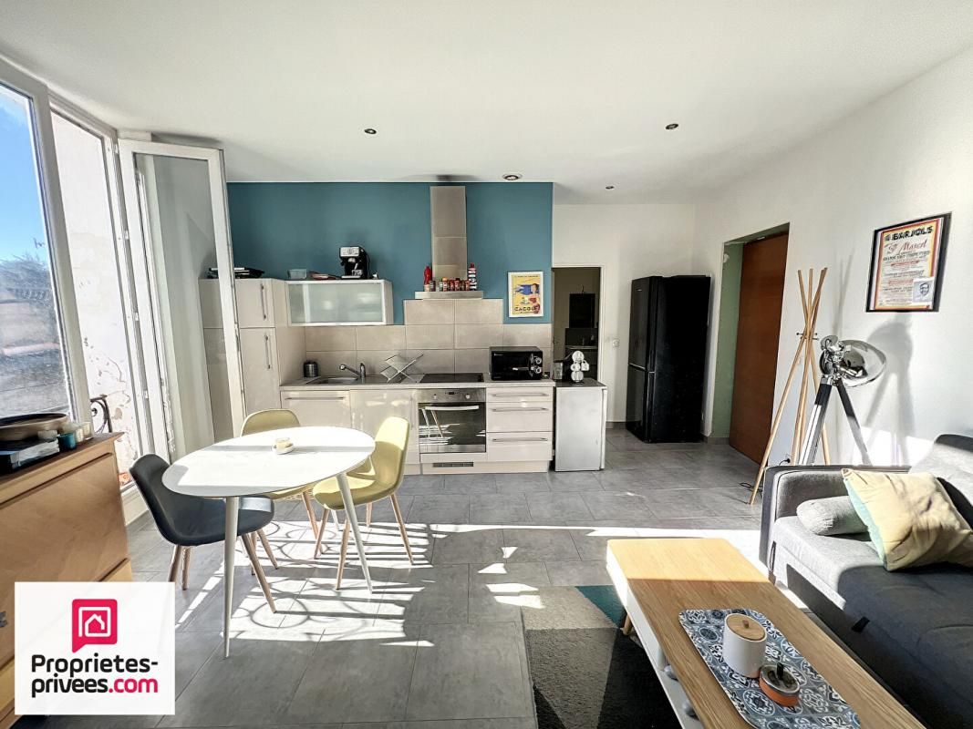 RIANS RIANS Appartement T2 loué refait à neuf Plein sud 4