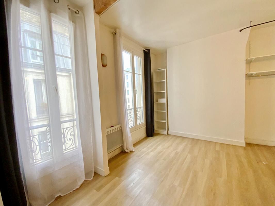 PARIS-10E-ARRONDISSEMENT Studio 28 m2 rue La Fayette 75010 PARIS 3
