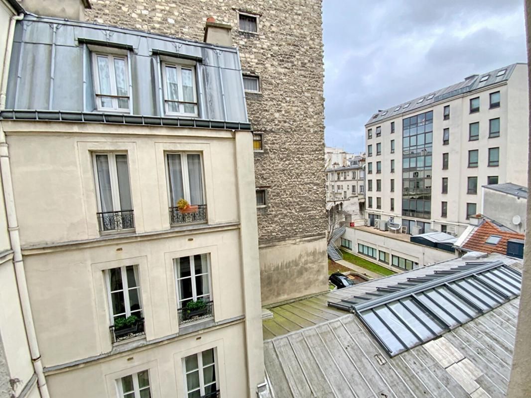 PARIS-10E-ARRONDISSEMENT Studio 28 m2 rue La Fayette 75010 PARIS 4