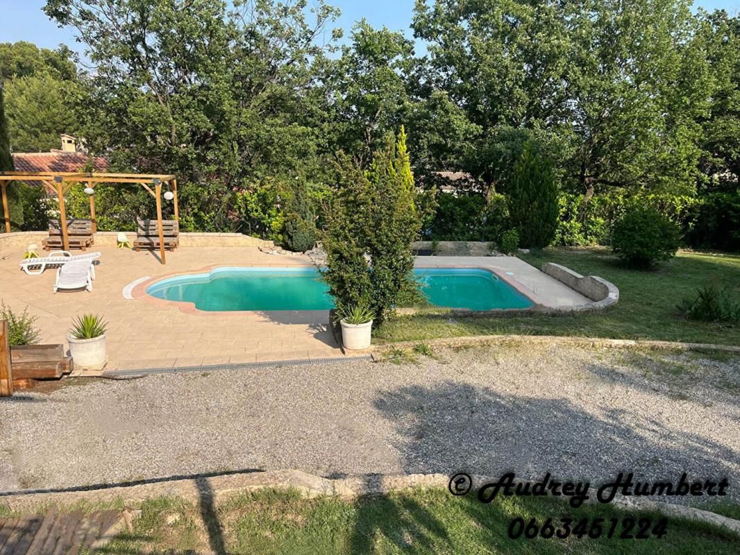 PIERREVERT PIERREVERT, dans un environnement calme et verdoyant, Jolie VILLA de plain pied, 120 m² avec piscine et garage sur 2500 m² de terrain 2