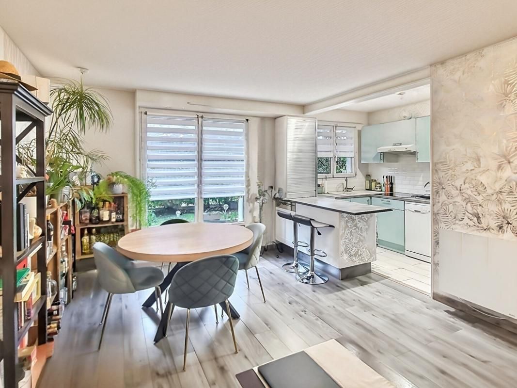 2 pièces avec terrasse, jardin, cave et parking en sous-sol !