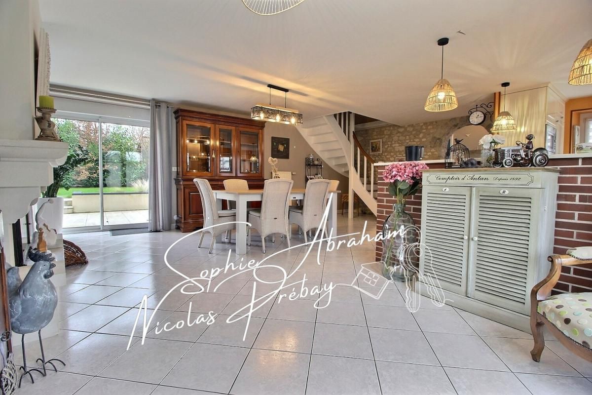 MEREVILLE Maison en pierres de 9 pièces avec dépendances, garage et terrain 2