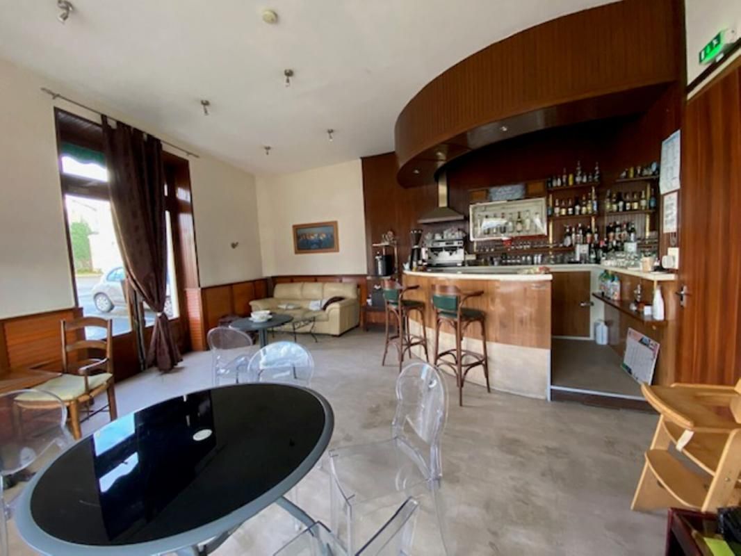 CHASSENEUIL-SUR-BONNIEURE EXCLUSIVITE NORD EST ANGOULEME - HOTEL BAR RESTAURANT avec tout le MATERIEL 3