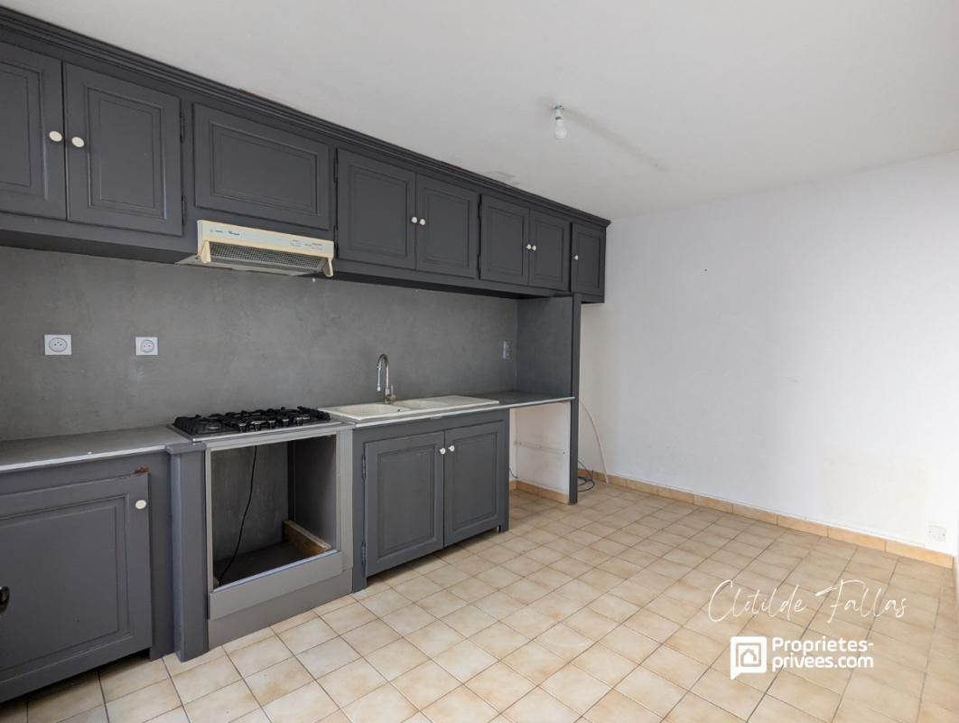 JONQUIERES Maison de village 2 chambres avec balcon cour et garage 4