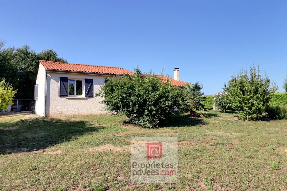 TONNAY-BOUTONNE Maison Tonnay Boutonne 5 pièces 100 m2  avec garage attenant sur près de 2300 m2 env. de terrain 2