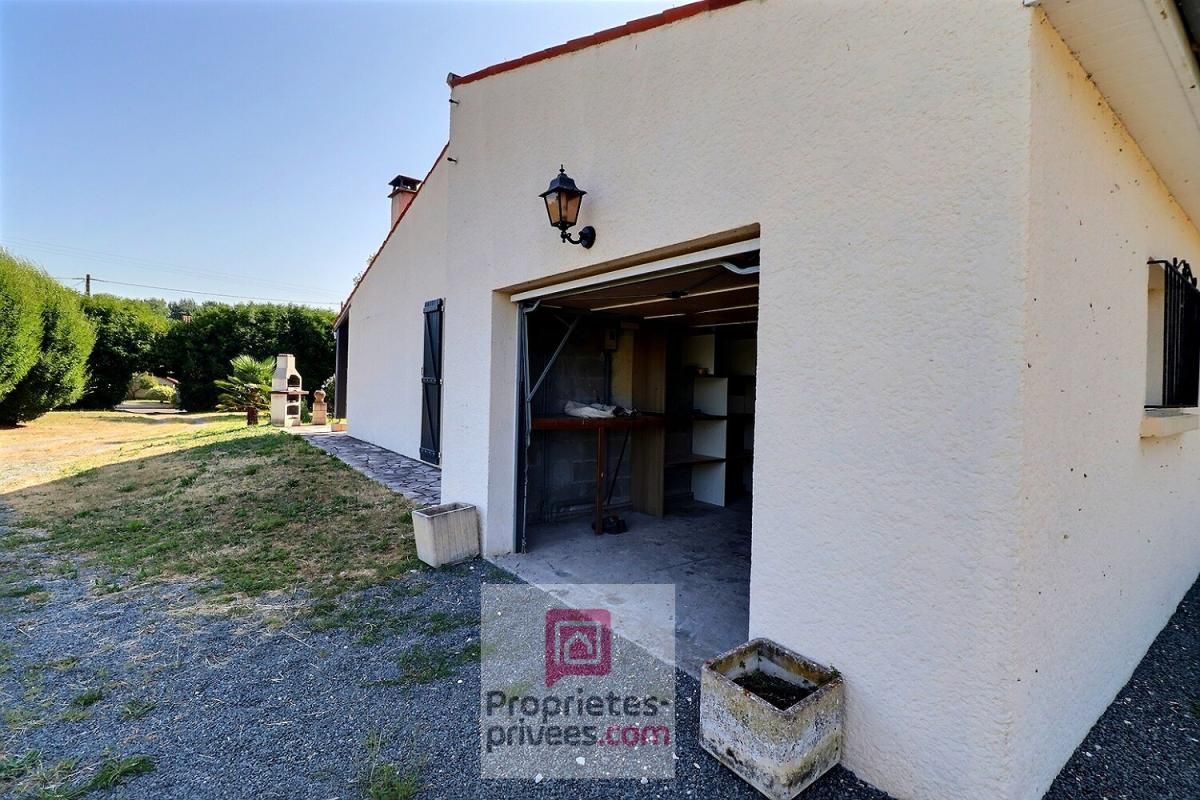 TONNAY-BOUTONNE Maison Tonnay Boutonne 5 pièces 100 m2  avec garage attenant sur près de 2300 m2 env. de terrain 4